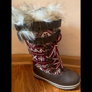 Size 7 Muk Luks Sweater boots. NWT ❤️